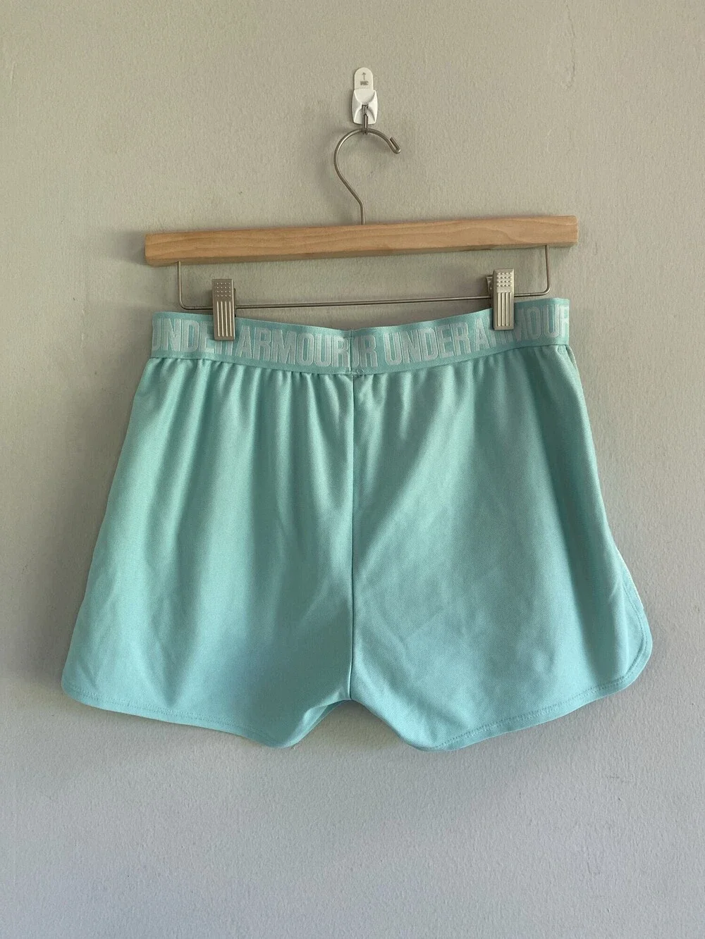Under Armour Women's Aqua Blue HeatGear Loose Athletic Shorts M